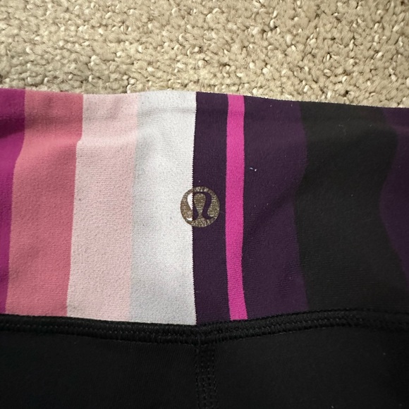 Lululemon Black Pink Capri Leggings size 6 - Picture 8 of 8
